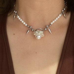 Y2k Floral Pearl Necklace White Beads Necklace Cottagecore Necklace Fairycore Necklace Spike Charm Grunge Jewelry Gothic Choker,Pixie Choker