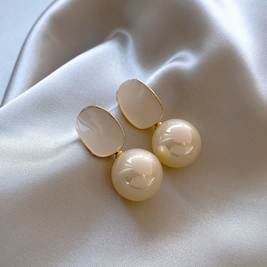 design light luxury high-end unique earrings female 2023 Pearl earrings niche