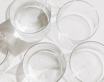 NAKOA Trinkgläser 4er Set | Hauchdünnes Feines Glas | Edle Ästhetische Moderne Kristallgläser | Fancy Cocktail Gläser | Tumbler 0,33 Liter