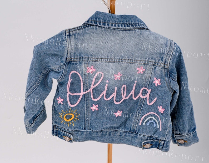 Célébrations du printemps : veste en jean personnalisée pour bébés et tout-petits, parfaite pour les looks de la fête du Travail et de la fête de la tonnelle image 1