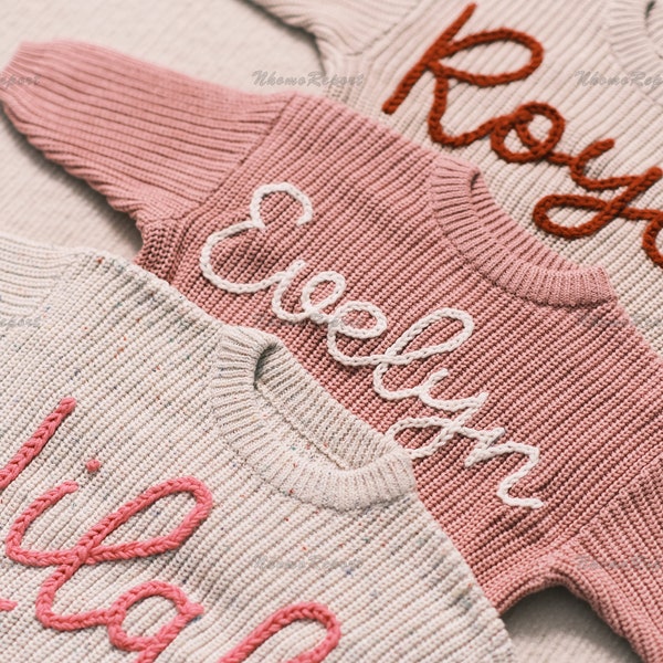 Personalisierter Babypullover mit handgesticktem Namen und Monogramm – ein wertvolles Geschenk von Tante für ein kleines Mädchen – Weihnachtsgeschenk