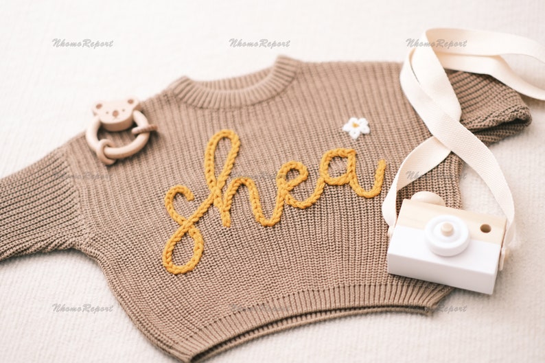 Personalized Baby Sweater with Hand-Embroidered Name & Monogram A Precious Gift from Aunt for a Baby Girl-Christmas gift zdjęcie 1