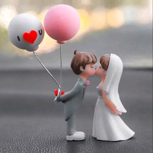 Wedding Cake Topper - adorable kissing Bride Groom