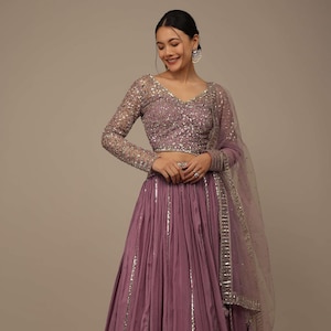 Lehenga Choli de seda bordada: vestido de novia indio con lentejuelas