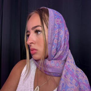 Purple and Pink Paisley Festival Pashmina – Rave Shawl, Boho Headscarf, Soft Psychedelic Wrap for Concerts, Fairycore