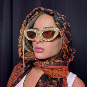 Dark Orange & Black Paisley Festival Pashmina – Rave Shawl, Boho Headscarf, Soft Psychedelic Wrap for Concerts, Fairycore