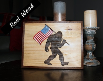 Bigfoot / Sasquatch / Yeti con bandera estadounidense