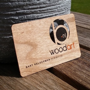 Carte de Visite en Bois Personnalisée - L'Excellence Écologique et Artisanale