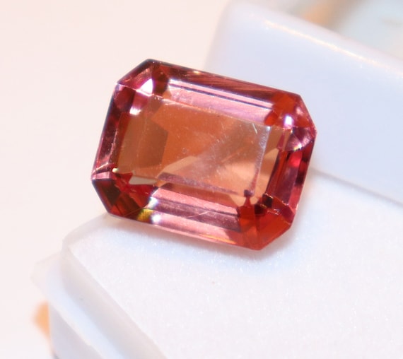 Pierre Précieuse Alexandrite Synthétique à Facettes - Coussin 57,25 Carats - Neuf Sans Emballage