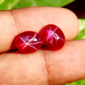 Par Stjärnrubin Oval Cabochon 8.35CT Stjärnrubin Burmesisk Rubin Jordbryten Stjärnrubin Certifierad Lös Rubin Cabochon Röd Rubin