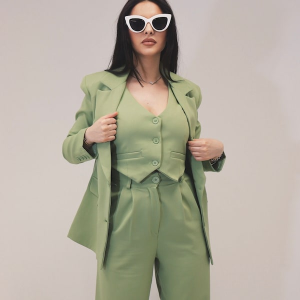 Blazer costume tailleur femme veste avec poches et boutons durable élégant chic garde robe de travail ou collège école en vert noir et beige