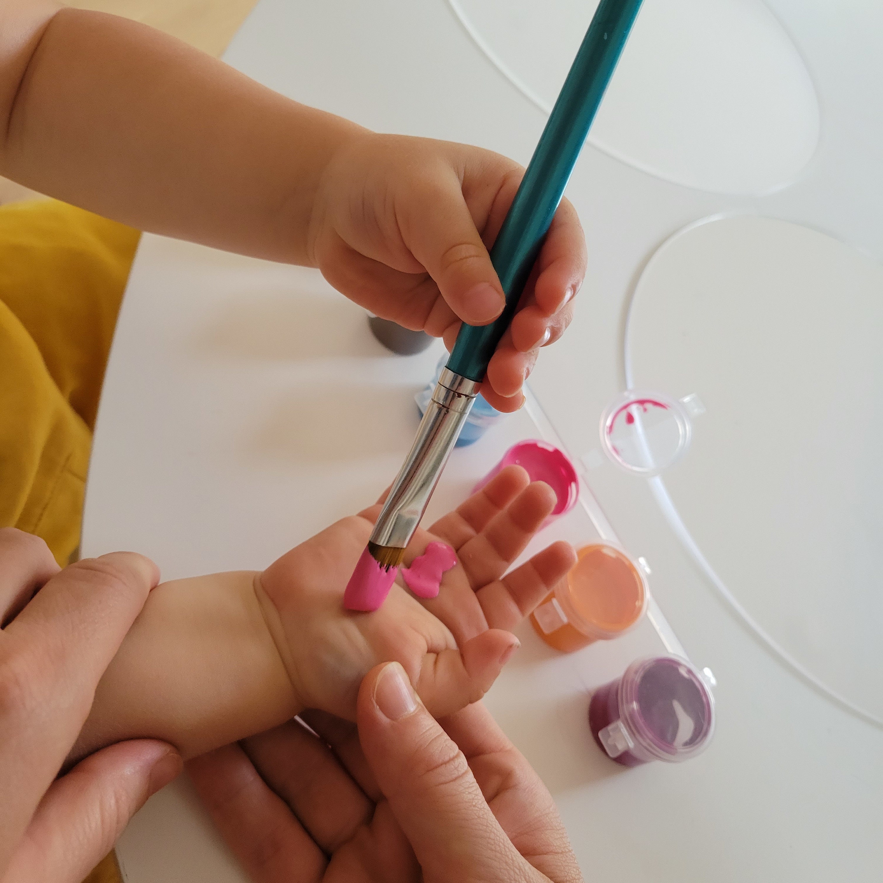 Baby Art Family Touch - Kit Empreintes Mains Famille : Empreintes De Toute La Famille Sur Base En Bois, Cadeau Naissance, Baptem