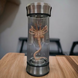 Alien glow glass facehugger Xenomorph illuminated 3d model alien craft home party decor statue figurine halloween gift image 3