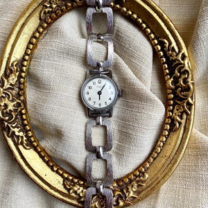 Vintage TIMEX ladies&#39; watch with hand winding – silver-colored bracelet in mid-century look, functioning mechanical watch