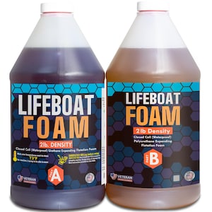 Pode incluir: Dois gal&otilde;es de pl&aacute;stico de Lifeboat Foam, uma espuma de flutua&ccedil;&atilde;o expans&iacute;vel de uretano de c&eacute;lula fechada e &agrave; prova d'&aacute;gua. Um gal&atilde;o &eacute; roxo, rotulado "Parte A", e o outro &eacute; marrom, rotulado "Parte B". Ambos t&ecirc;m o texto "2lb Density".