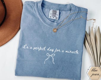 IVF Miracle Transfer Day T-Shirt: Comfort Colors® IVF Mama Shirt