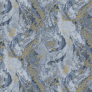 Pu&ograve; includere: Motivo astratto con una miscela di grigi, blu e oro. Il design ha un aspetto strutturato, con aree in rilievo e forme organiche fluide. La tavolozza dei colori comprende sfumature di grigio, blu navy e oro brillante.