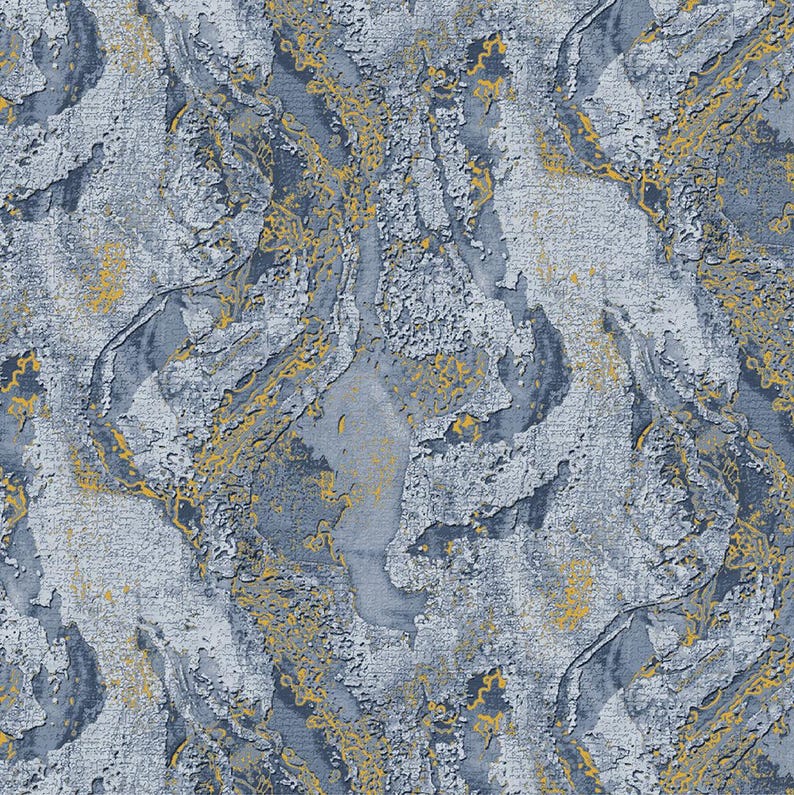 Pu&ograve; includere: Motivo astratto con una miscela di grigi, blu e oro. Il design ha un aspetto strutturato, con aree in rilievo e forme organiche fluide. La tavolozza dei colori comprende sfumature di grigio, blu navy e oro brillante.