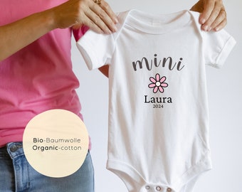 Personalisierter Babybody Mini Nachname Baby, Neugeborenes,  Name personalisiert, minimalistischer Body, Schwangerschaft Ankündigung Geburt