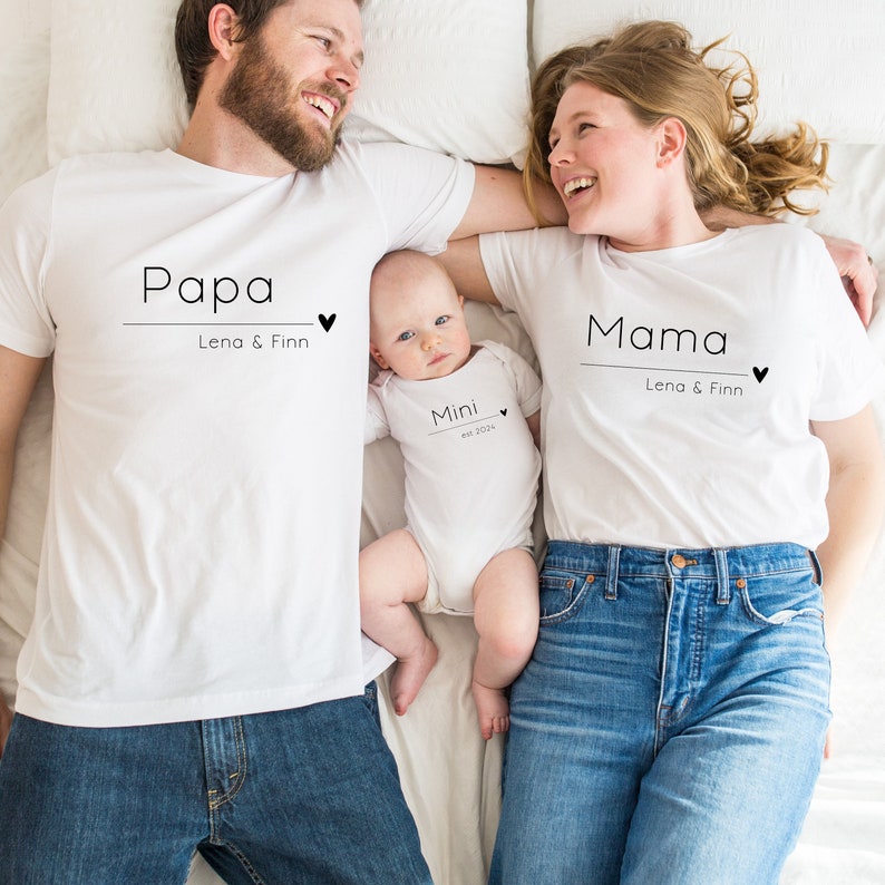 Mama Papa Mini Baby T-shirt personnalisé, tenue assortie pour lannée familiale Est, pull parents, bébé, tout-petit, pulls assortis image 1