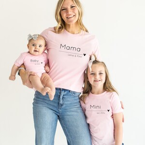 Mama Papa Mini Baby T-shirt personnalisé, tenue assortie pour lannée familiale Est, pull parents, bébé, tout-petit, pulls assortis image 2
