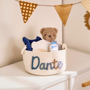 Personalisierter handgemachter Korb • Baby-Dusche-Korb • Baby-Geschenk • Baby-Dusche-Geschenk • Baby-Korb • I-Cord Stricken Handwerk • Spielzeug-Organizer