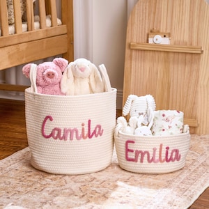 Personalisierter handgemachter Korb • Ostern • Korb • Baby Geschenk • Baby-Dusche-Geschenk • Baby Korb • I-Cord Stricken Handwerk • Spielzeug Organizer