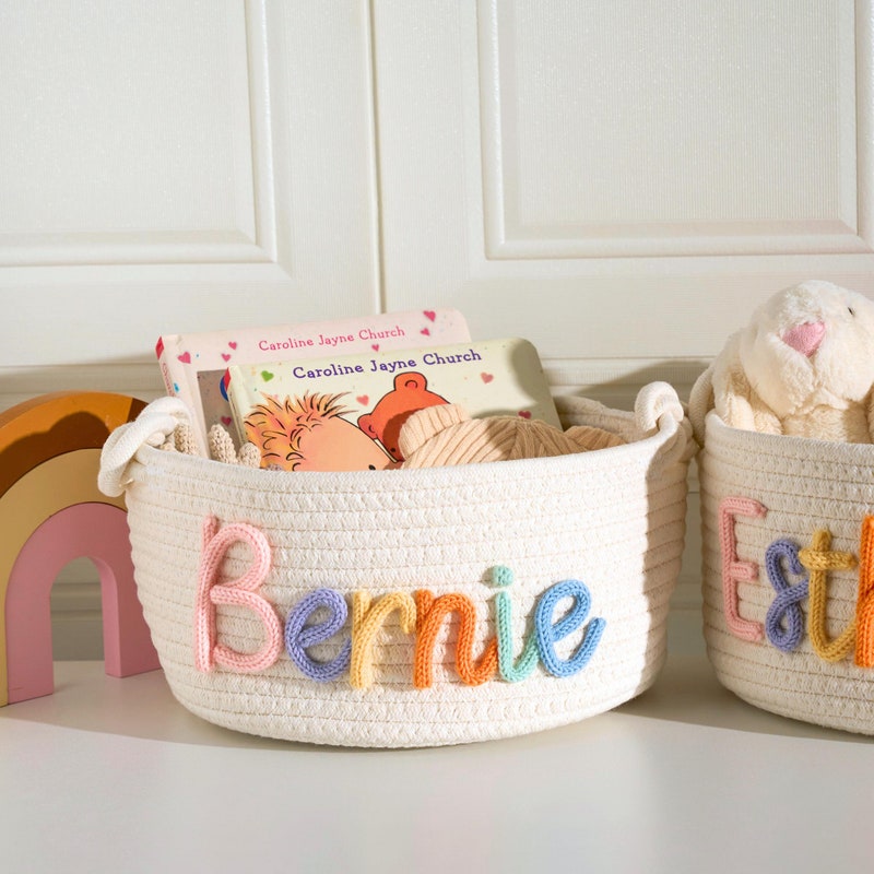 Personalisierter handgemachter Korb • Osterkorb • Babygeschenk • Babypartygeschenk • Babykorb • I-Cord Strickhandwerk • Spielzeug-Organizer