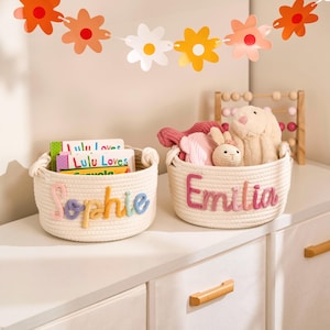 Personalisierter handgemachter Korb • Baby-Dusche-Korb • Baby-Geschenk • Baby-Dusche-Geschenk • Baby-Korb • I-Cord Stricken Handwerk • Spielzeug-Organizer