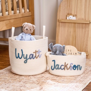 Personalisierter handgemachter Korb • Ostern • Korb • Baby Geschenk • Baby-Dusche-Geschenk • Baby Korb • I-Cord Stricken Handwerk • Spielzeug Organizer