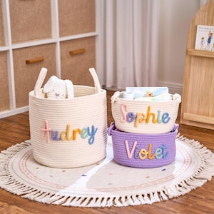 Personalisierter handgemachter Korb • Ostern • Korb • Baby Geschenk • Baby-Dusche-Geschenk • Baby Korb • I-Cord Stricken Handwerk • Spielzeug Organizer