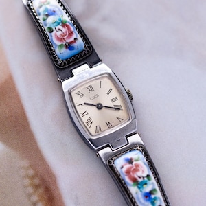 Dainty Vintage Minimalist Steel Womens Watch, Vintage Design, Small Face, Watch for Women, Present for Her, Durable Buckle, Daily Usage