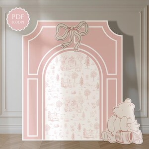 Puede incluir: Panel decorativo de pared rosa y blanco con un lazo en la parte superior y un tema de Winnie the Pooh. El panel tiene un interior estampado con un recorte de oso y cerdito. El texto "PDF 300DPI" está en la esquina superior izquierda.
