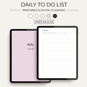 Puede incluir: Dos tabletas digitales que muestran una lista de tareas diarias. Una tableta muestra una pantalla rosa con las palabras "daily to do list". La otra tableta muestra una lista de tareas blanca con líneas. El texto "DAILY TO DO LIST" y "PRINTABLE & DIGITAL PLANNING" están en la parte superior.