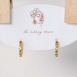 Mehrfarbige Huggie-Creolen, Sterlingsilber-Ohrringe, zierliche Ohrringe, alltägliche Ohrringe, bunte Ohrringe, Mini-Huggie-Ohrringe