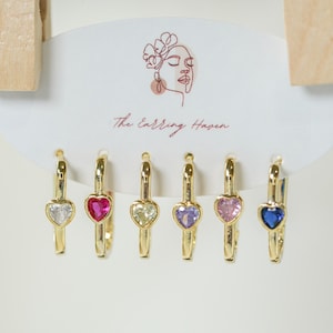 Creolen mit Herz Charm Ohrring Set, Gold Ohrring Set, Herz Charm Ohrringe, Längliche Goldohrringe, Minimalistischer Schmuck, Einzigartige Geschenke für Schwester