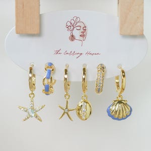 Pendientes de concha marina, pendientes con puños de oreja, juego de pendientes de aro dorado, pendientes de cauri, pendientes de aro de caracol, pila de pendientes, joyería hecha a mano, delicados