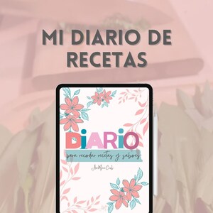 Peut inclure: Un écran de tablette numérique affichant un motif floral rose, bleu et blanc avec le texte "DIARIO para recordar recetas y sabores" et les mots "Mi Diario de Recetas" en haut de l'écran.