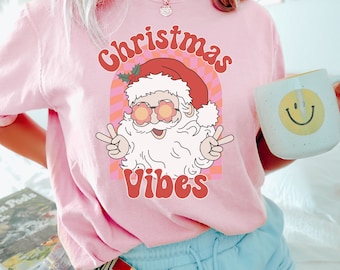 Retro Christmas shirt, Groovy Christmas tee, Retro Christmas tee, Holiday apparel, oversized christmas shirt, christmas vibes shirt