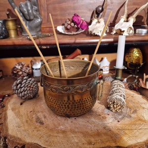 Brass/Copper Incense Holder: Altar Tool for Witches, Wizards, Pagans, Wiccans, Witches - Rituals - Magic - Curiosities
