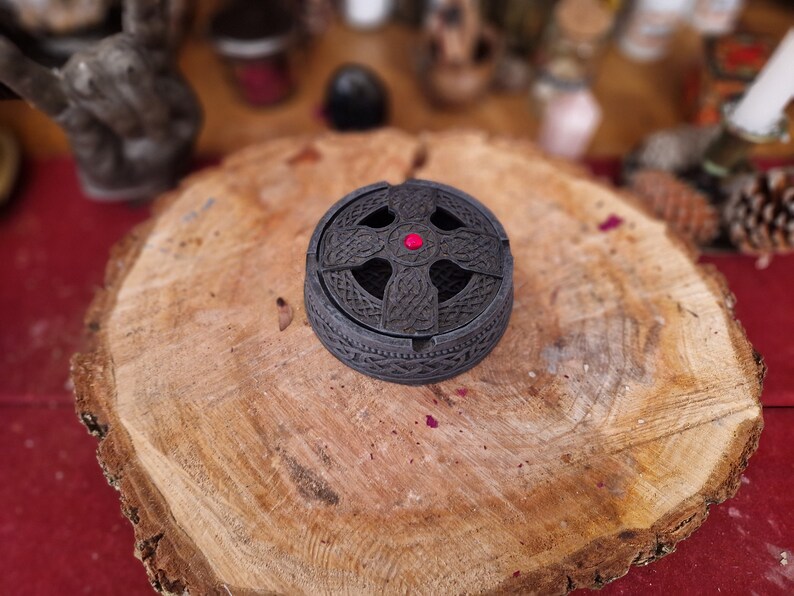 porte encens style gothique