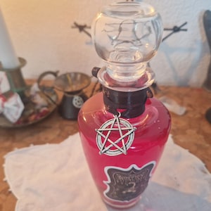 Veneno de Escorpião, Veneno de Escorpião, vaso mágico, frasco de poção de bruxa, wiccanos, bruxas, rituais, magia, curiosidades