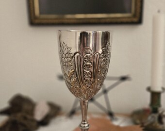 Cálice vintage em metal prateado gravado, 22 cm | Taça cerimonial para oferendas | Altar Wicca da Córsega | Antiguidades e Curiosidades