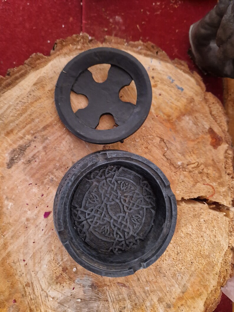 porte encens style gothique