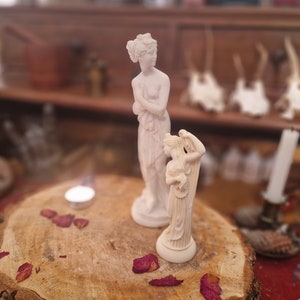 Statuette Goddess Aphrodite, tools for your witch altar, wiccans, witches, rituals, magic, curiosities