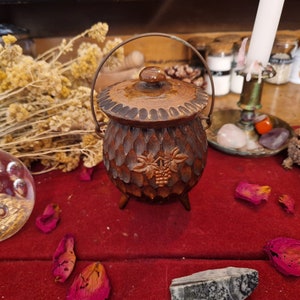 Small wooden witch&#39;s cauldron, ritual cauldron, altar decoration, wiccans, witches, rituals, magic, curiosities