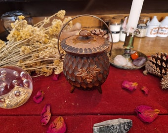 Pequeno caldeirão vintage de madeira com cacho de uvas, 12 cm | Incenso para altar de bruxa | Mercado de pulgas da Córsega | Mercados de pulgas e curiosidades