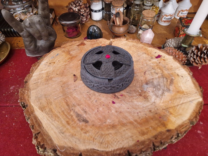 porte encens style gothique