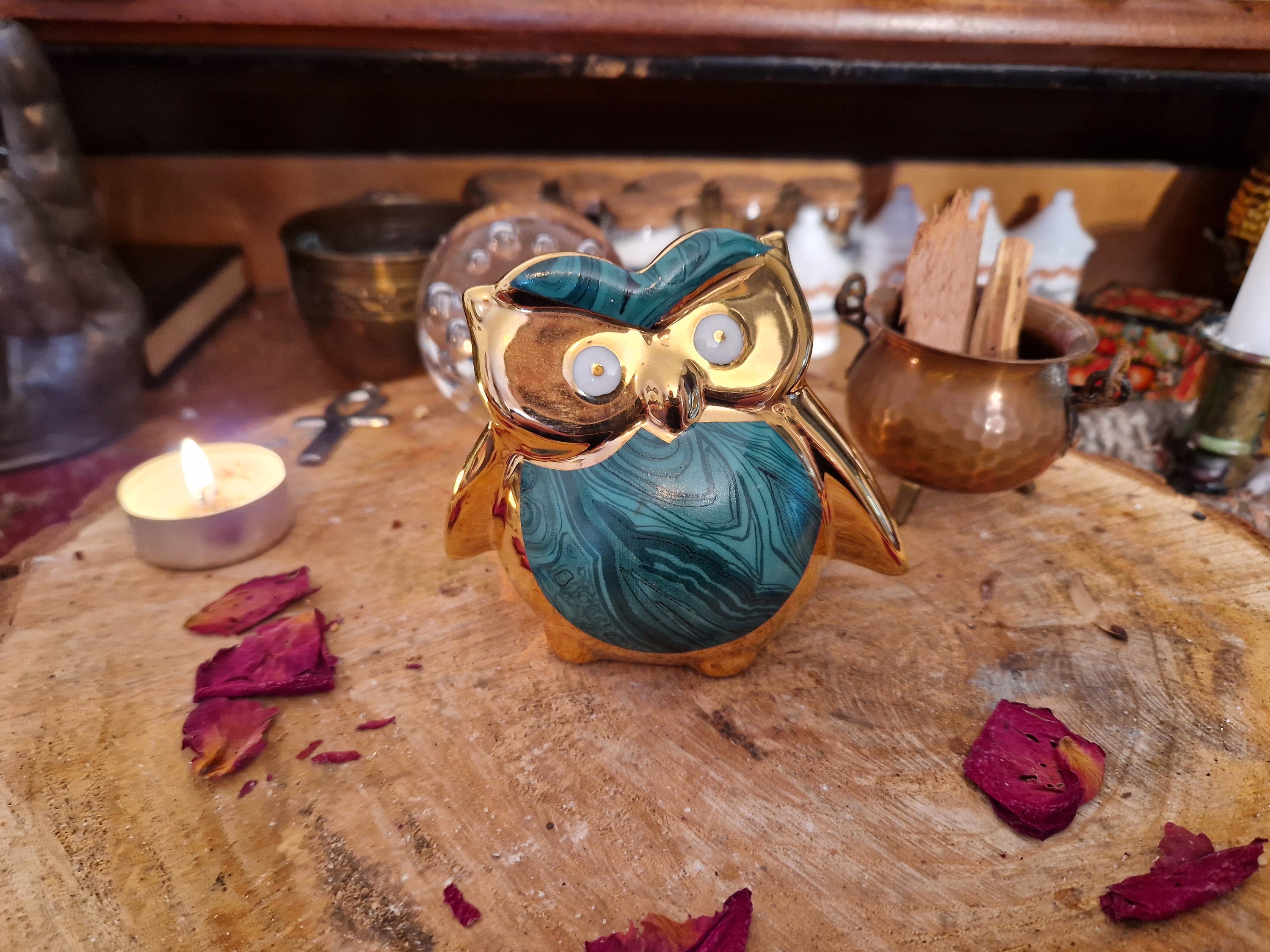 Hibou doré et vert imitation malachite : objet déco pour sorcière, wicca