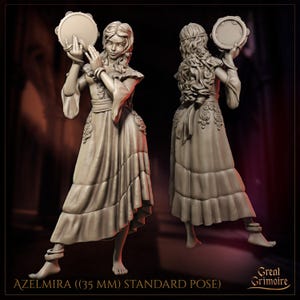 Puede incluir: Una figura en miniatura de una mujer con un vestido blanco fluido, sosteniendo un pandero. La figura mide 35 mm de alto y está en una pose estándar. El texto "AZELMIRA (35 MM) STANDARD POSE" está impreso debajo de la figura.